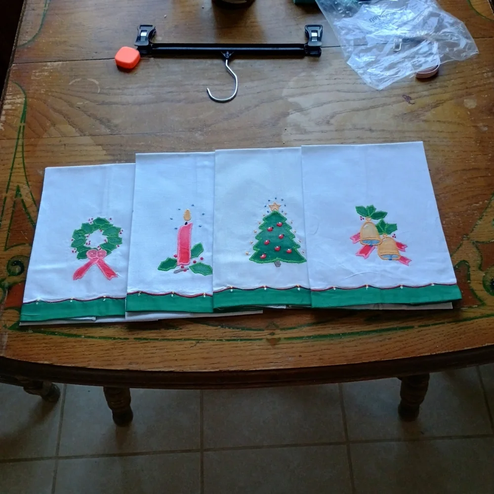 Vintage Lillian Vernon Set of Four Fingertip Towels Christmas Holiday